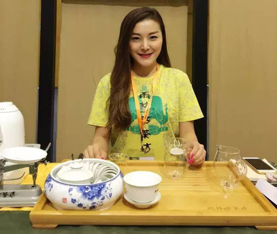 中國(guó)茶香，飄溢世界——普洱茶在商業(yè)服務(wù)中的突破